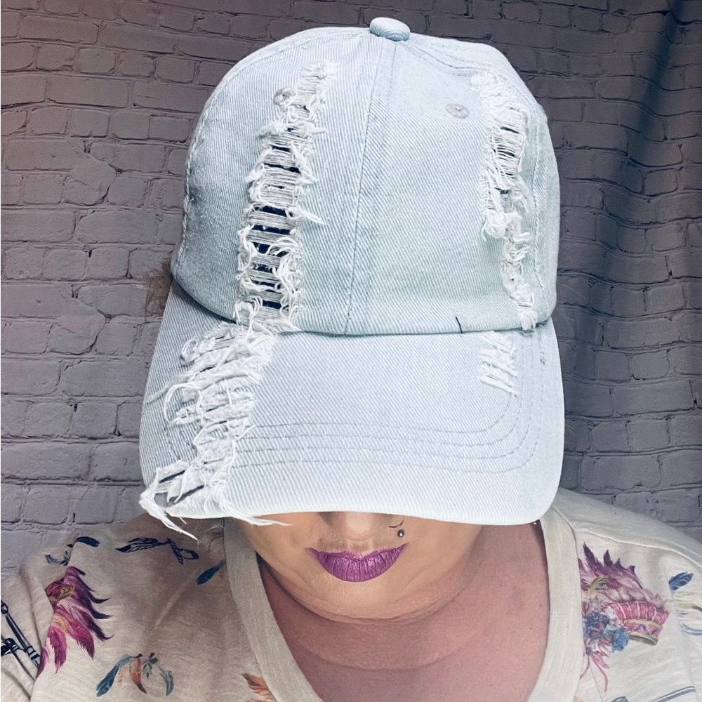 Light wash denim - Distressed baseball cap